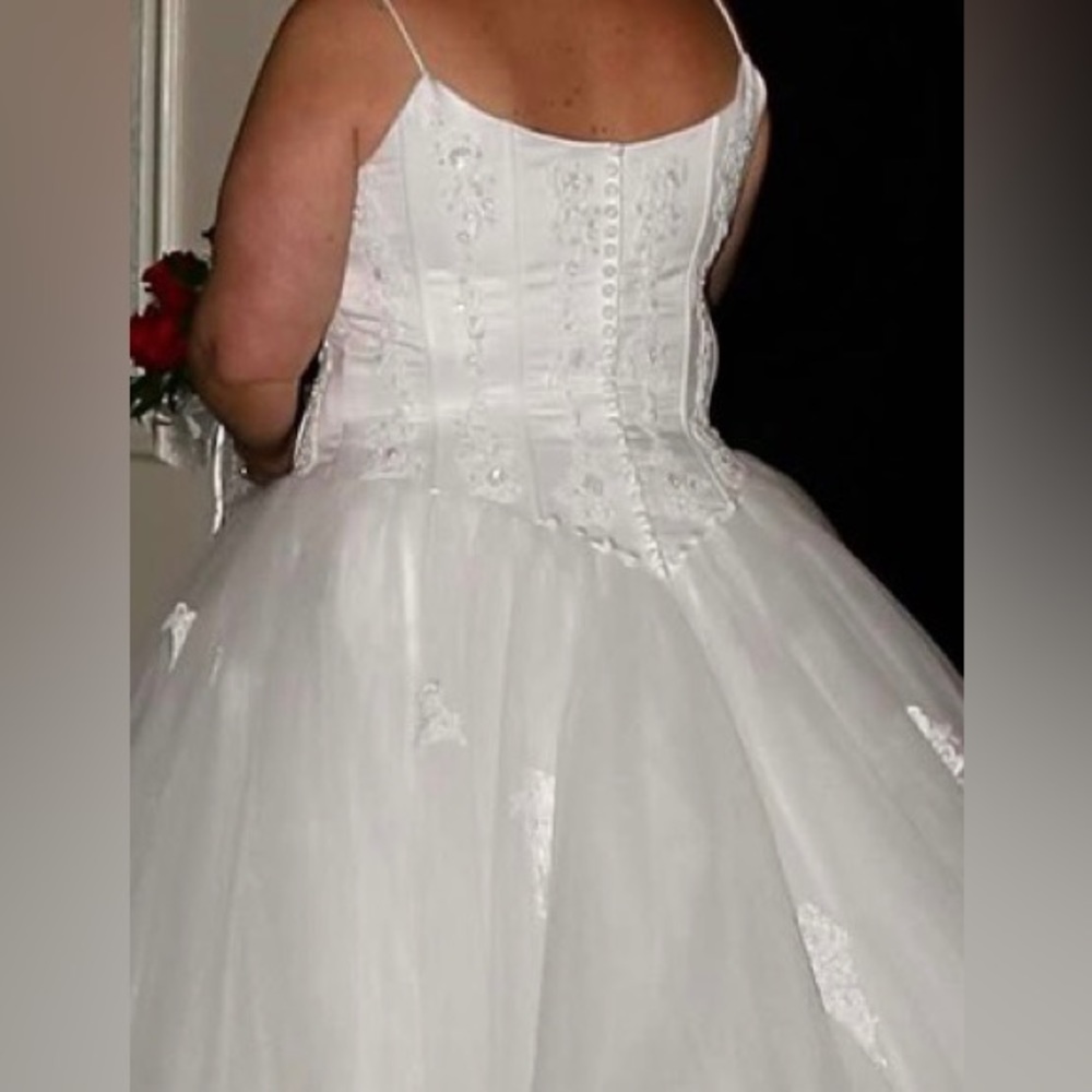 Oleg Cassini Wedding Gown Size 20 - Picture 12 of 12